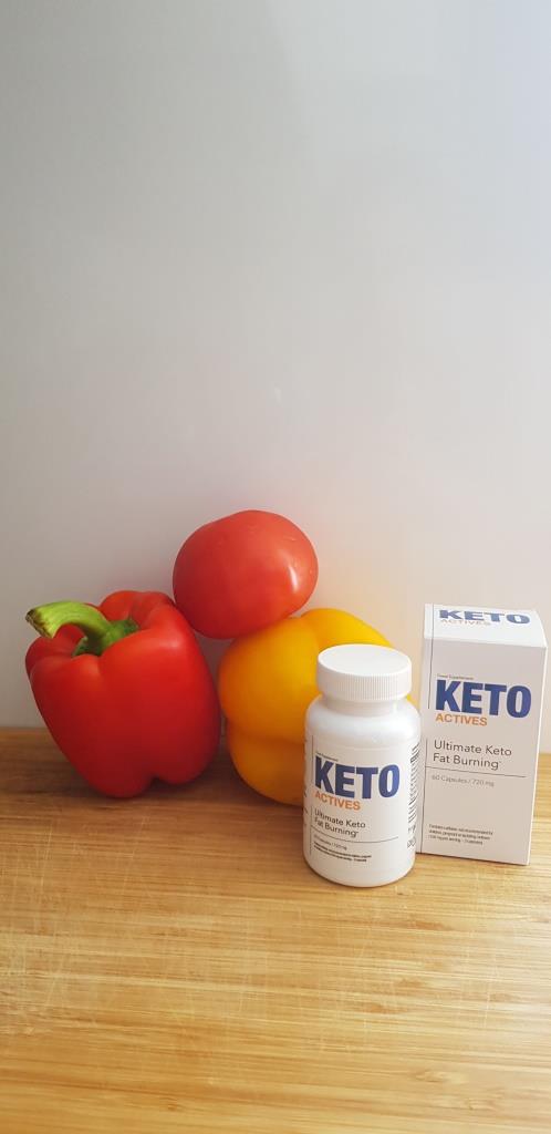 Keto Actives 15 White pill box and bottle with blue letters, yellow pepper, red pepper and a tomato