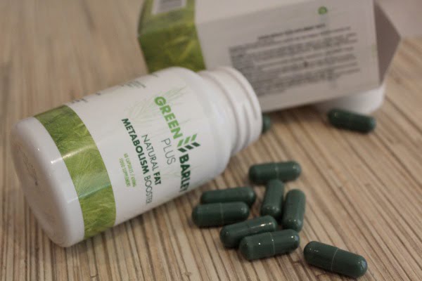 Green Barley Plus 8 white box and pills with green letters