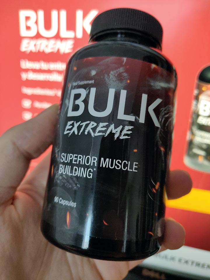 Bulk Extreme 13 Image of a red and black box with a photo of a supplement bottle and white letters