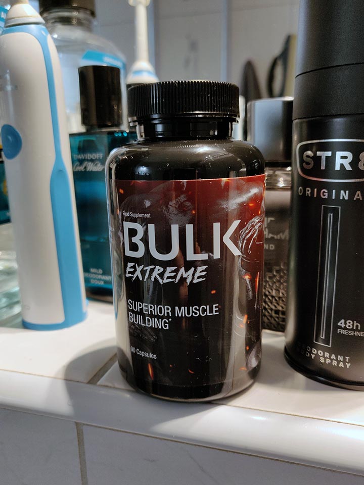 Bulk Extreme 15 Image of a red and black box and packaging with a photo of a supplement bottle and white letters