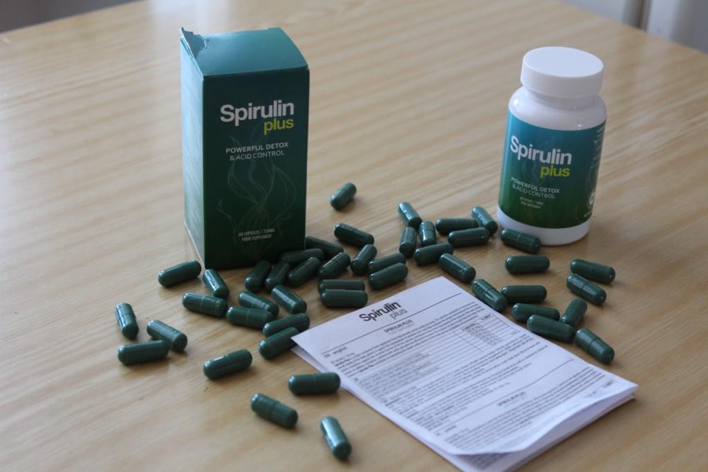 Spirulin Plus 8 bottle white green medicine packaging and white and yellow letters